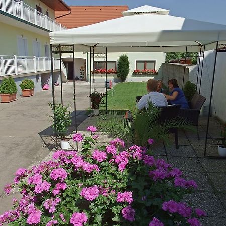 Gaestehaus - Doris - Wenzl Mörbisch am See Extérieur photo
