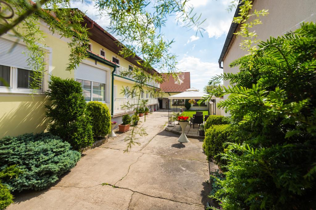 Gaestehaus - Doris - Wenzl Mörbisch am See Extérieur photo
