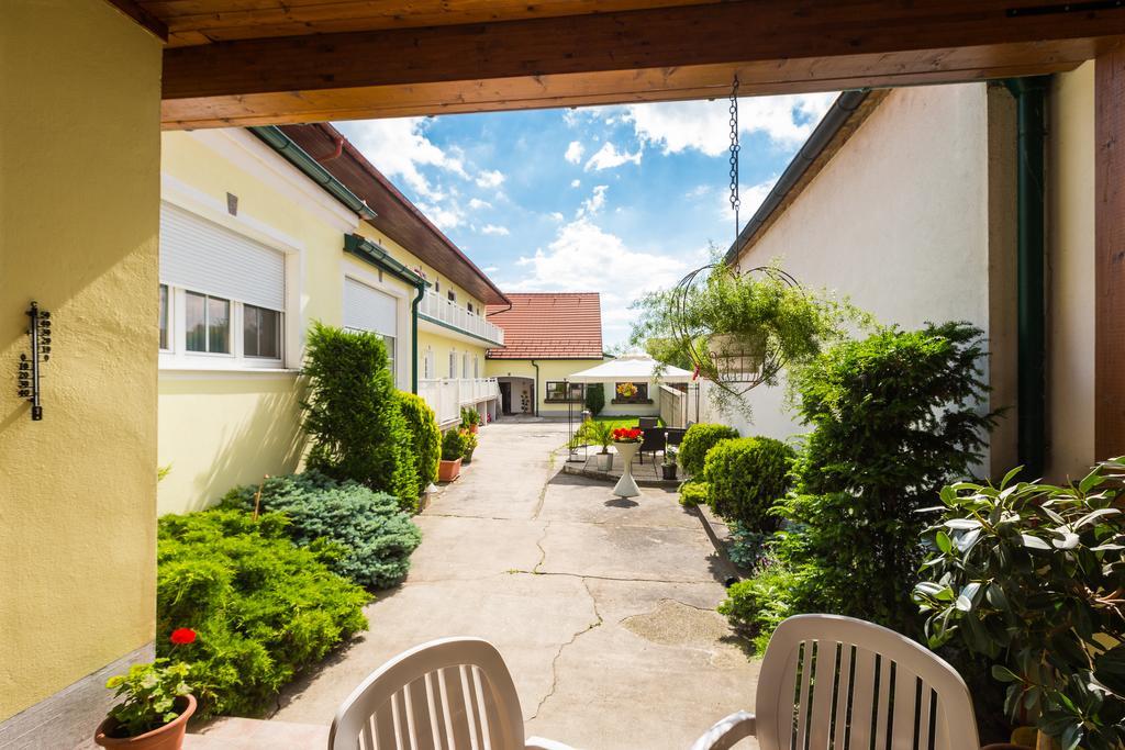 Gaestehaus - Doris - Wenzl Mörbisch am See Extérieur photo