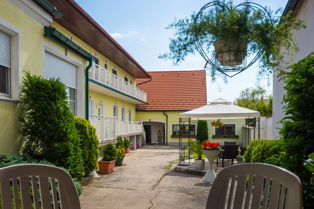 Gaestehaus - Doris - Wenzl Mörbisch am See Extérieur photo