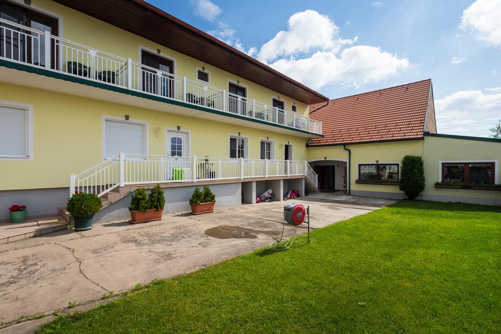 Gaestehaus - Doris - Wenzl Mörbisch am See Extérieur photo