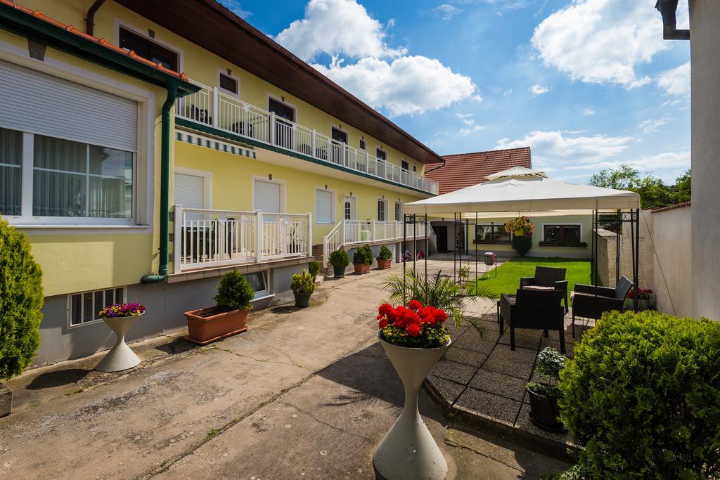 Gaestehaus - Doris - Wenzl Mörbisch am See Extérieur photo