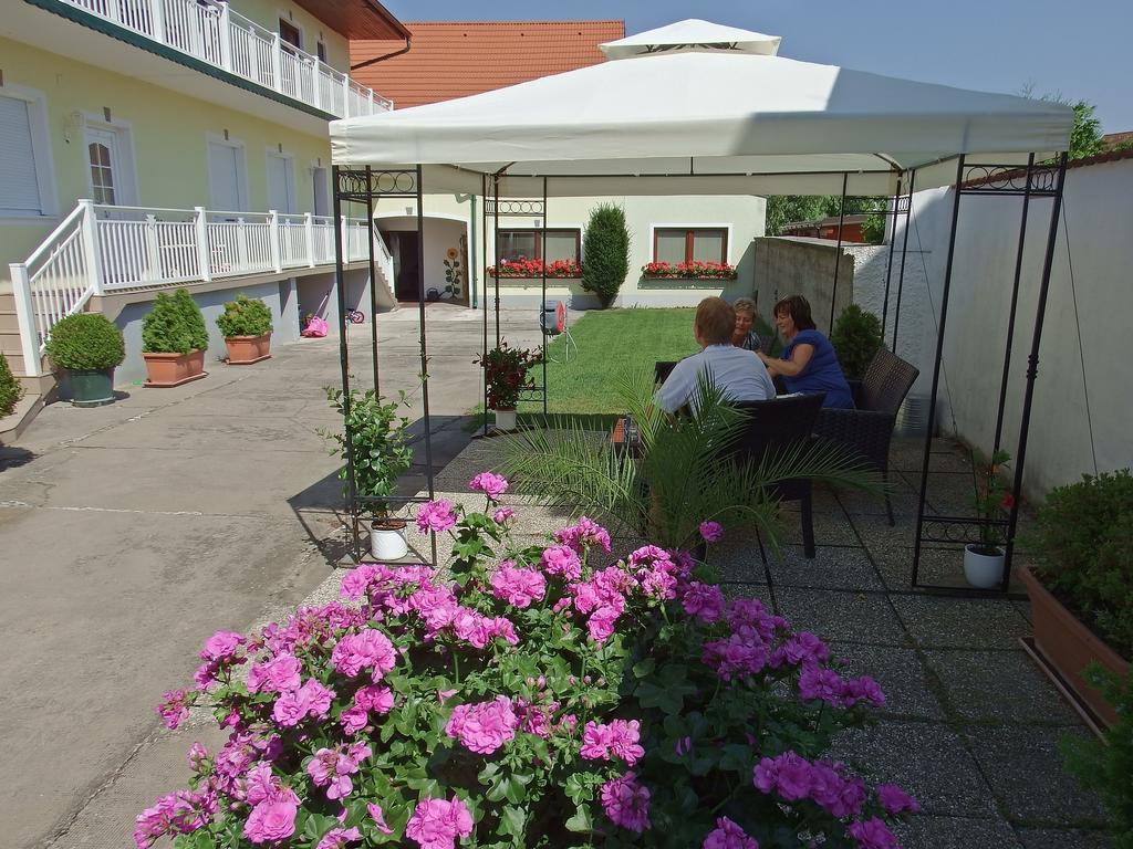 Gaestehaus - Doris - Wenzl Mörbisch am See Extérieur photo